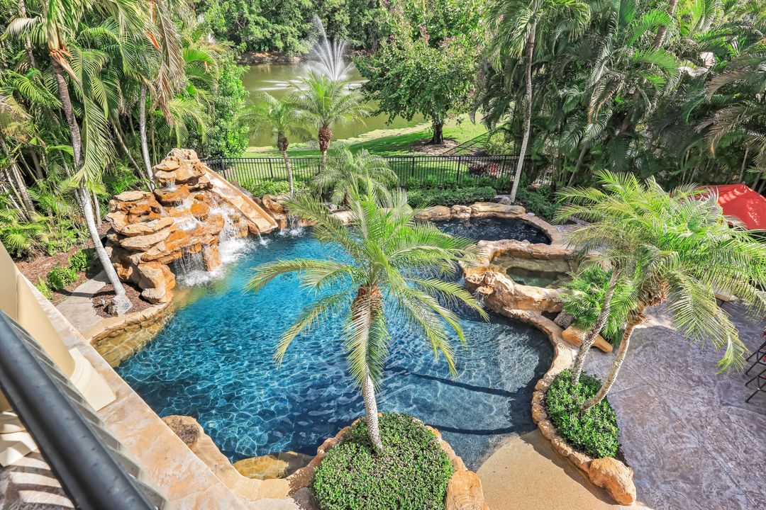 2350 Cheshire Ln, Naples, FL 34109