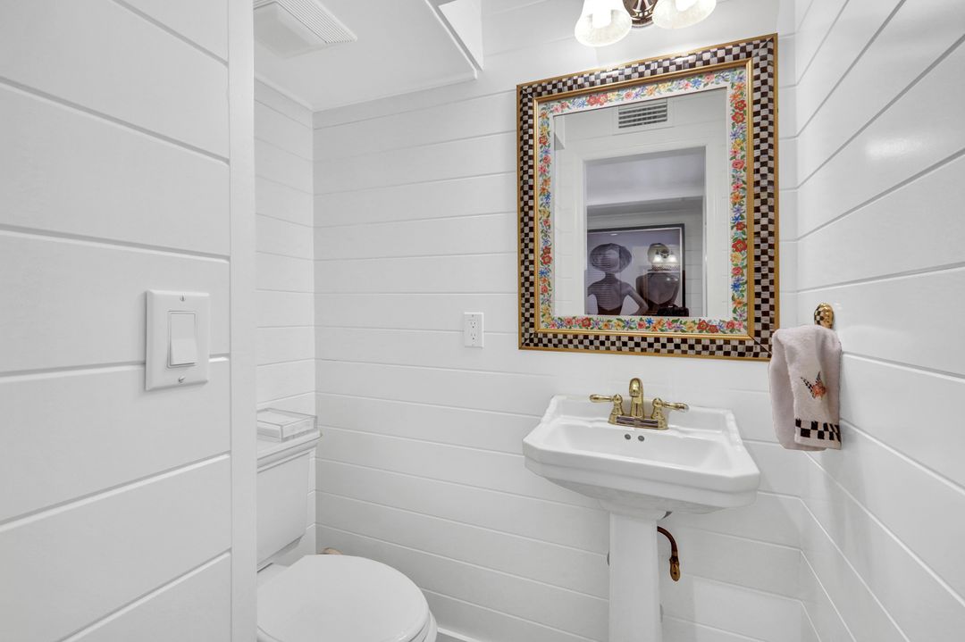 670 8th Ave S, Naples, FL 34102