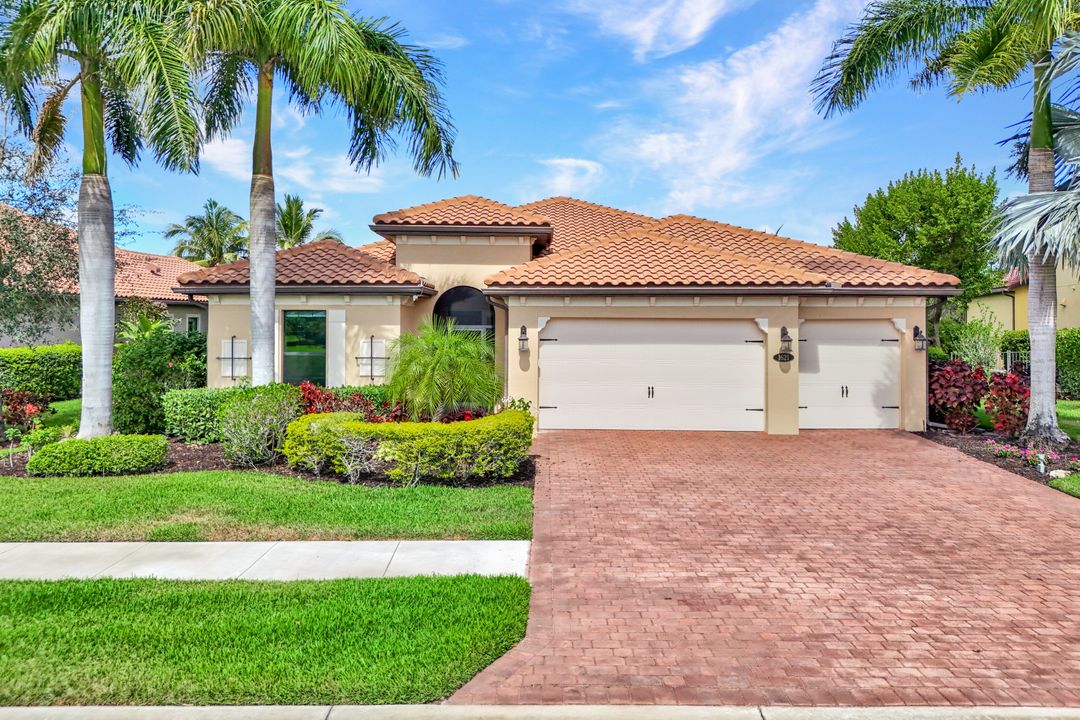 1621 Songbird Ct, Naples, FL 34120