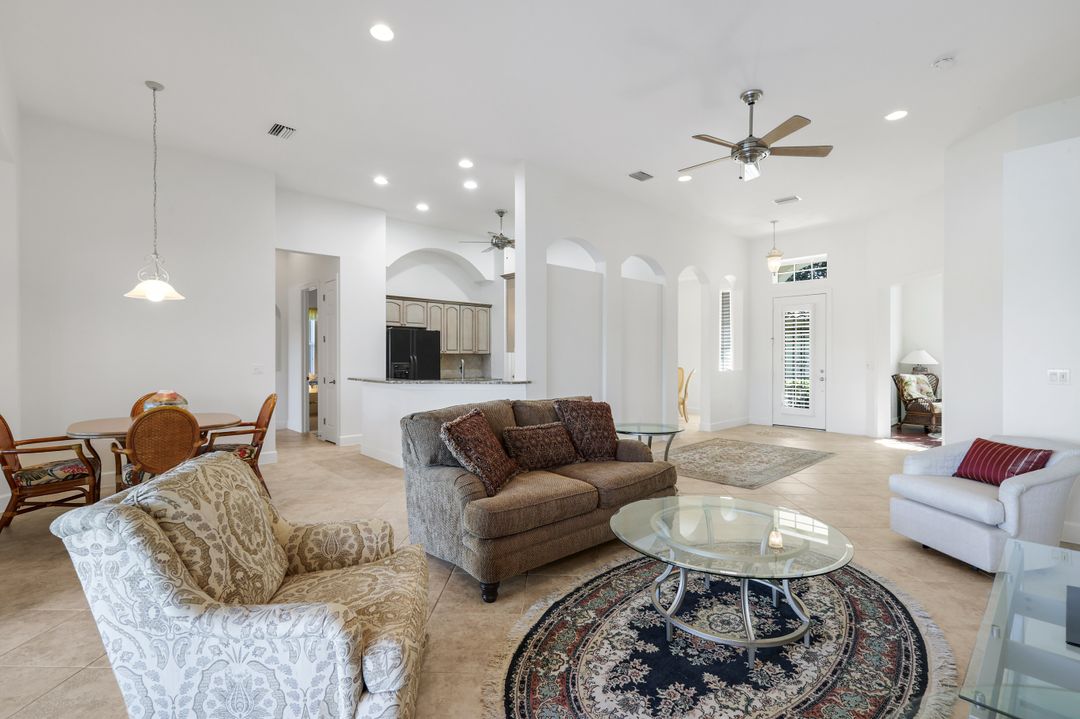 8737 Mustang Island Cir, Naples, FL 34113
