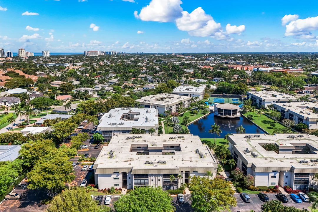 788 Park Shore Dr #E20, Naples, FL 34103