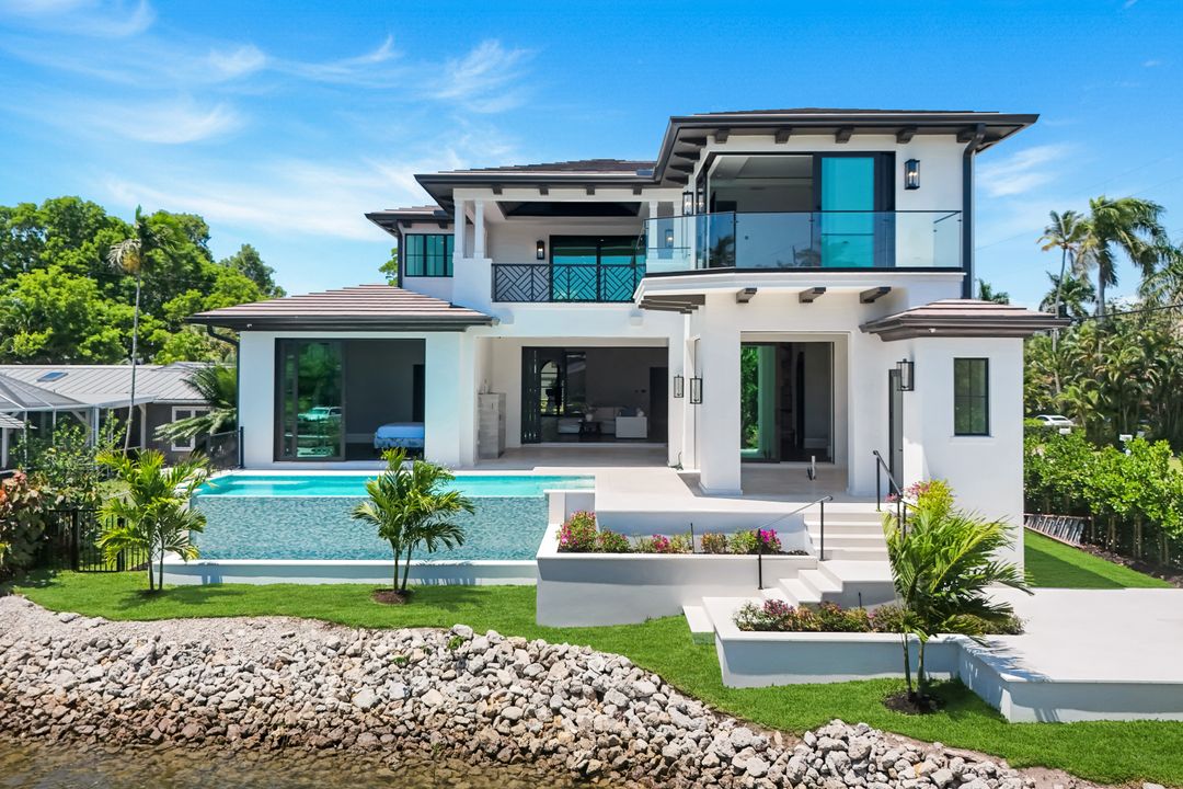 1690 Chesapeake Ave, Naples, FL 34102