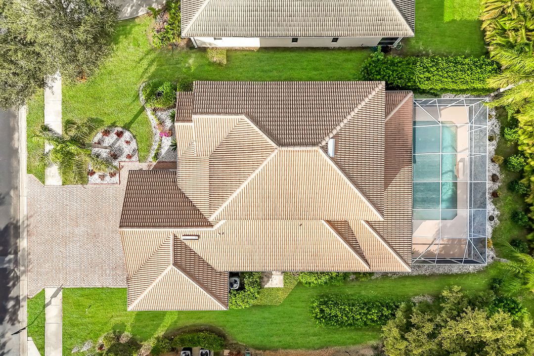 8493 Laurel Lakes Blvd, Naples, FL 34119