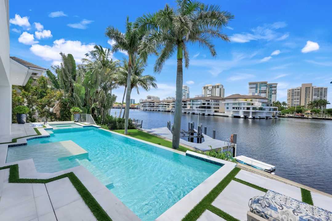 309 Neapolitan Way, Naples, FL 34103