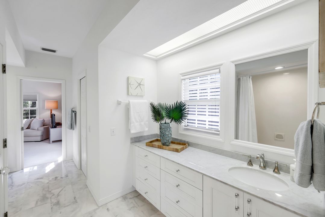 180 Edgemere Way S, Naples, FL 34105