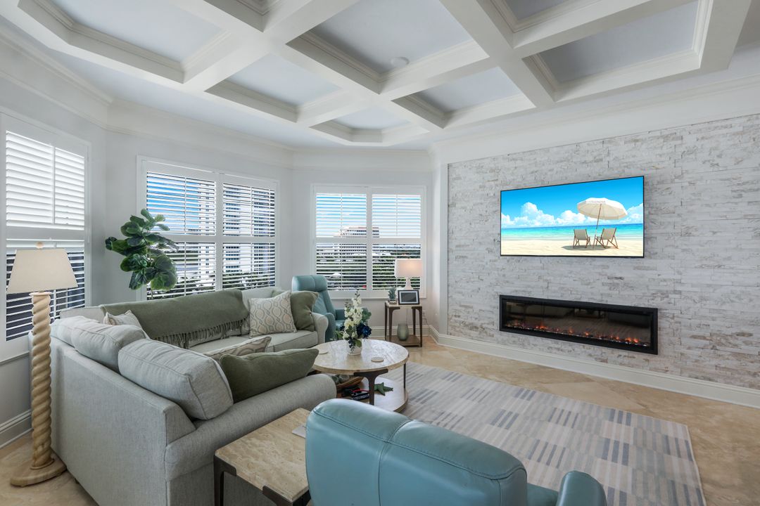 81 Seagate Dr, Naples, FL 34103