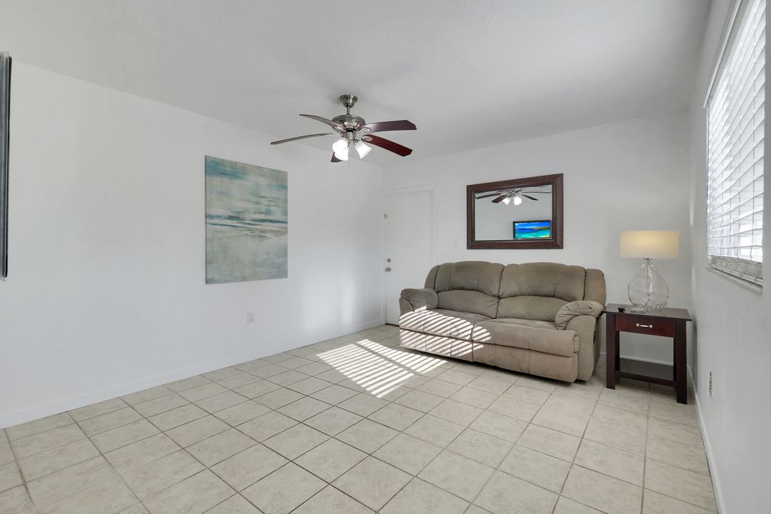 8148 Country Rd #101, Fort Myers, FL 33919
