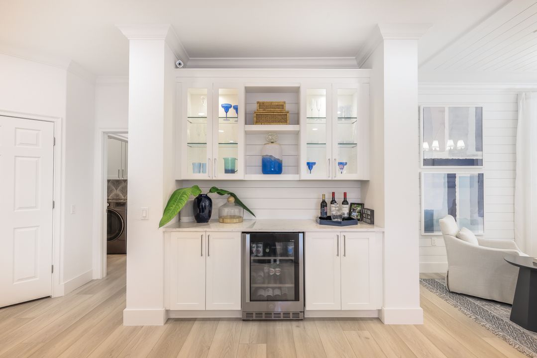 10450 Smoke House Bay Dr #201, Naples, FL 34120