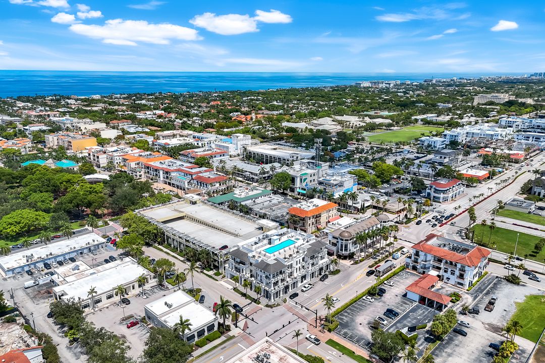 875 6th Ave S #303, Naples, FL 34102