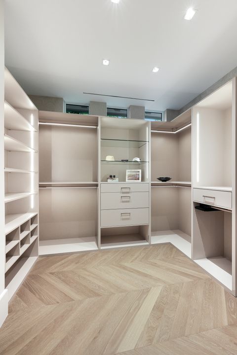 2075 Gordon Dr, Naples, FL 34102