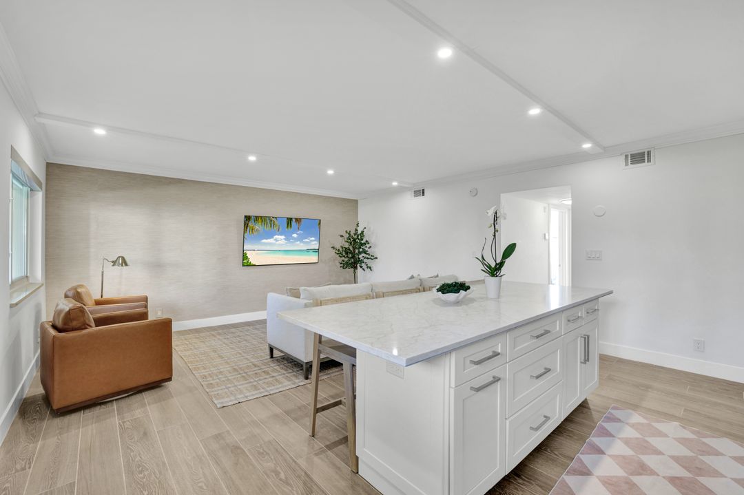 1100 Gulf Shore Blvd N #103, Naples, FL 34102