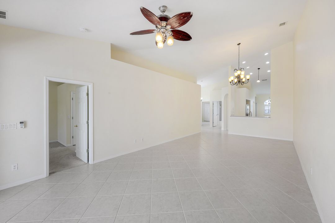 6596 Castlelawn Pl, Naples, FL 34113