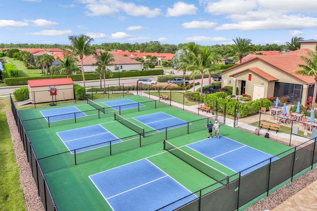 1603 Santiago Cir, Naples, FL 34113