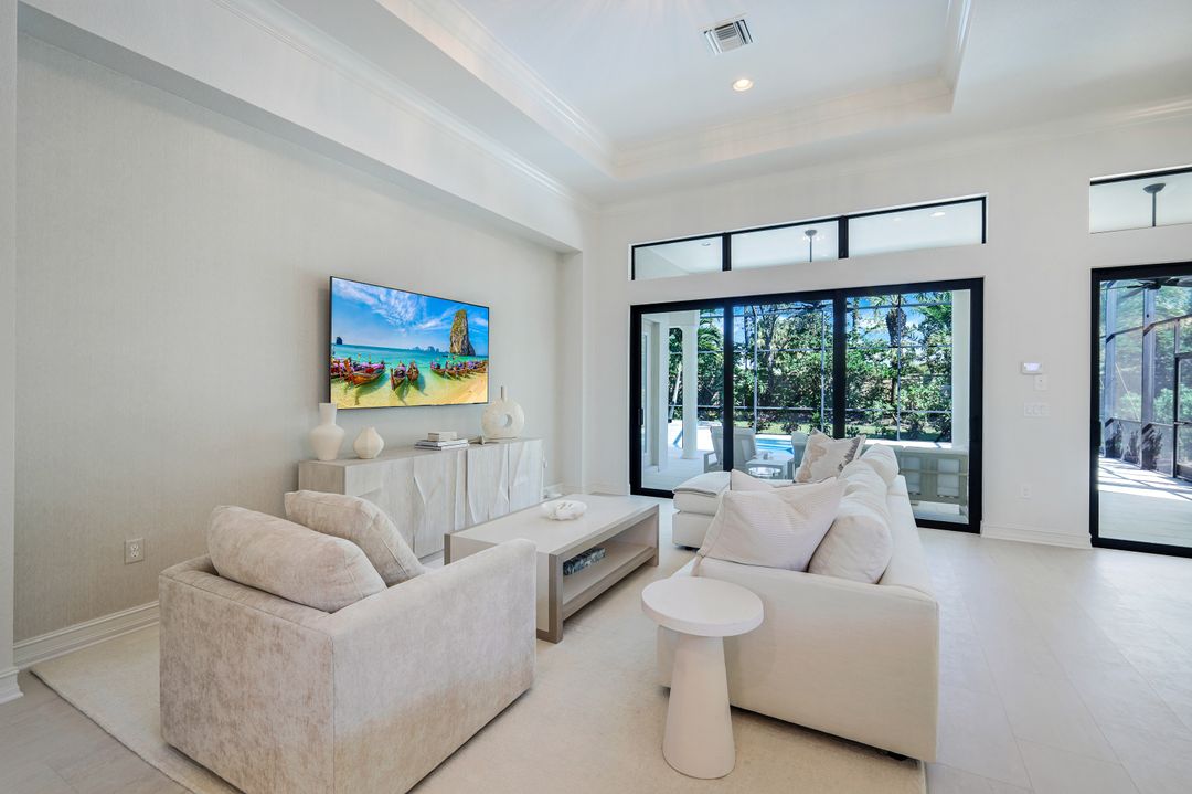 7319 Lantana Cir, Naples, FL 34119