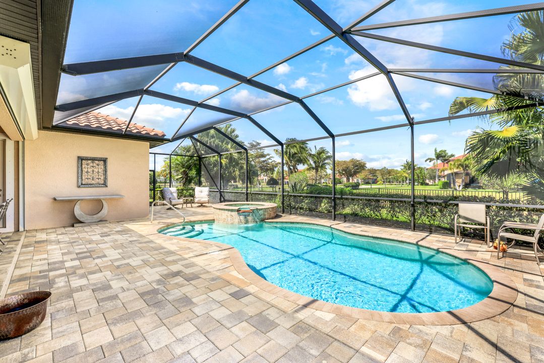 1585 Mockingbird Dr, Naples, FL 34120