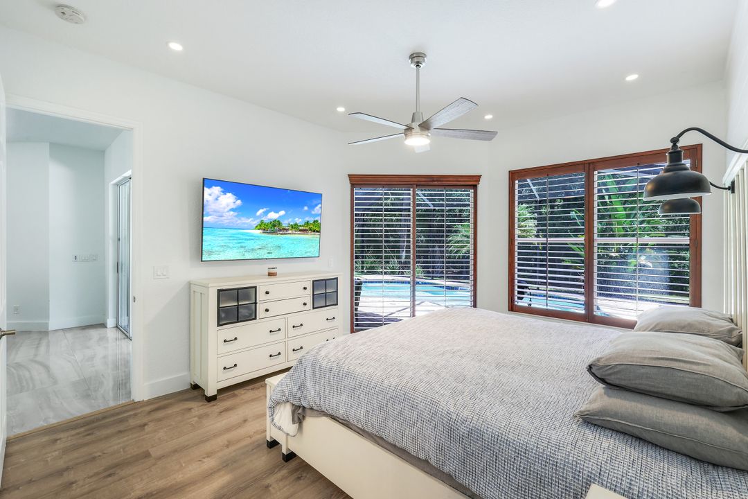 6072 Highwood Park Ln, Naples, FL 34110