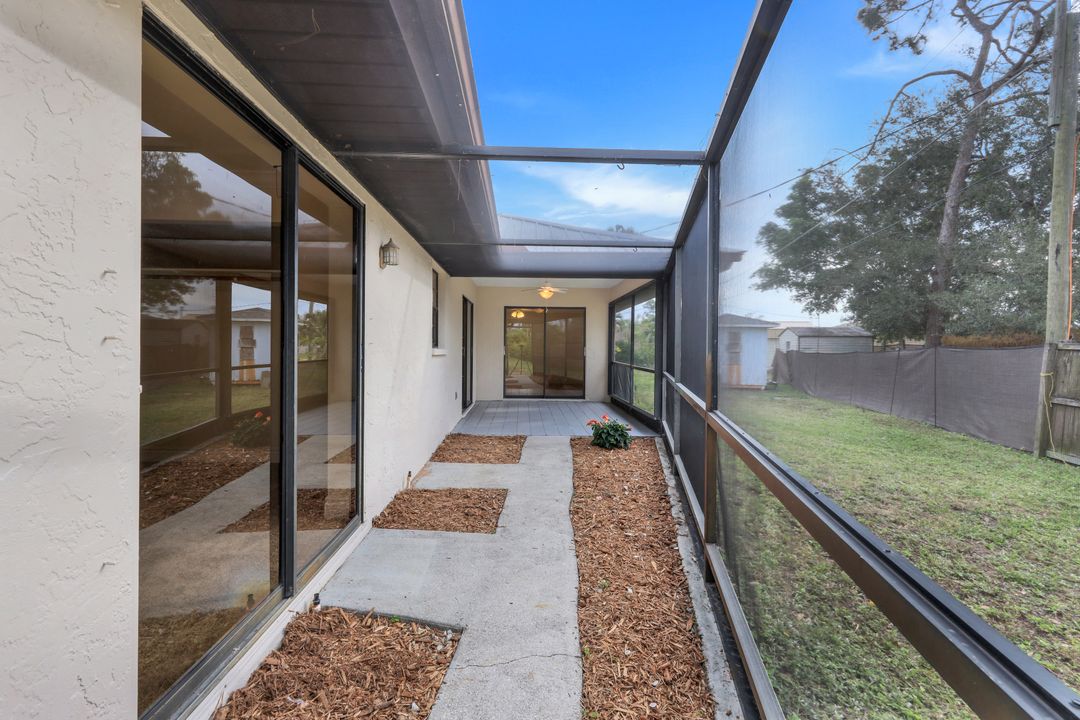 9052 Murcott Dr W, Fort Myers, FL 33967