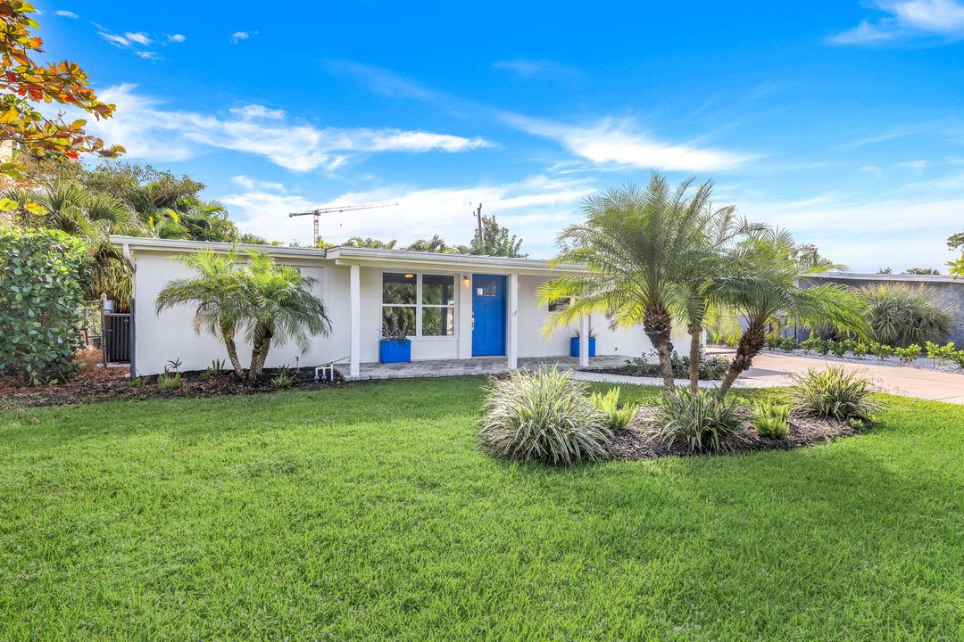 2048 Holiday Ln, Naples, FL 34104