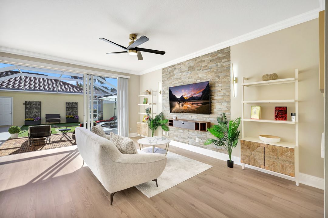 6210 Towncenter Cir, Naples, FL 34119