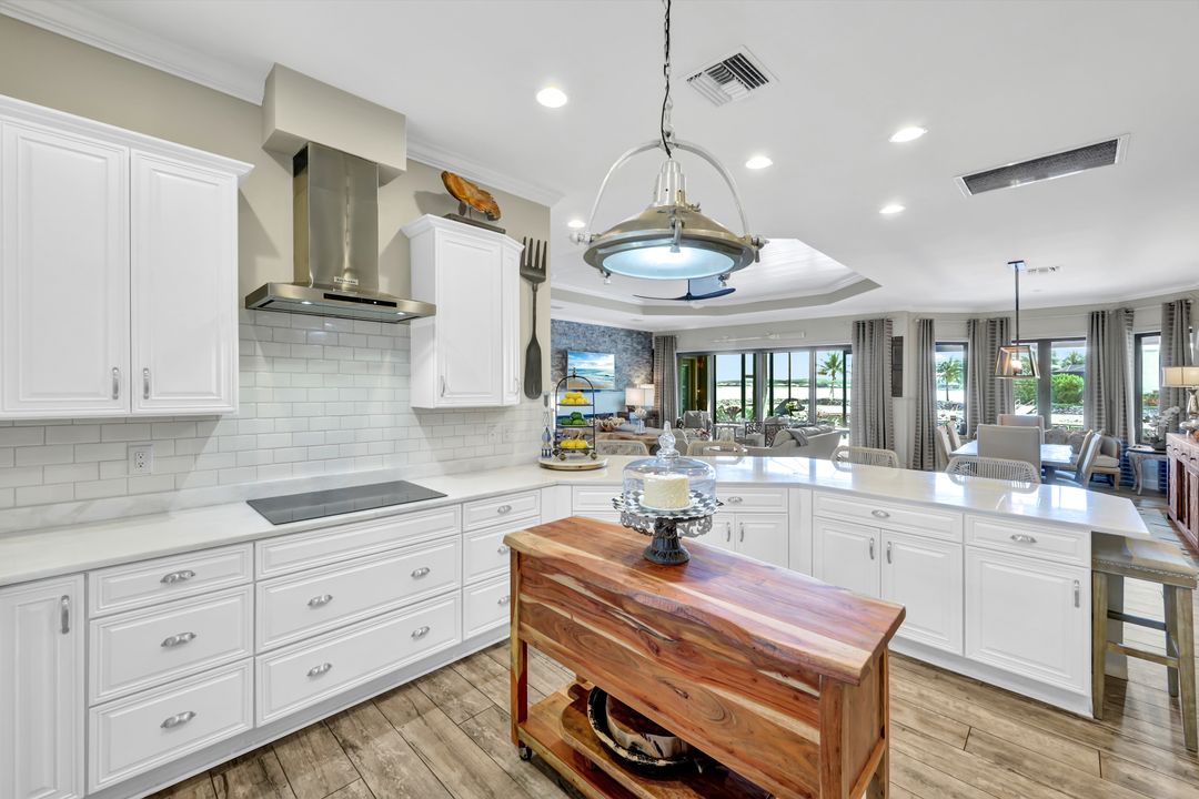 9206 Marble Stone Dr, Naples, FL 34120