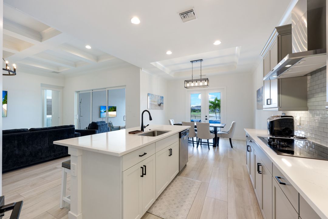 3697 Sapphire Cv Cir, Naples, FL 34114