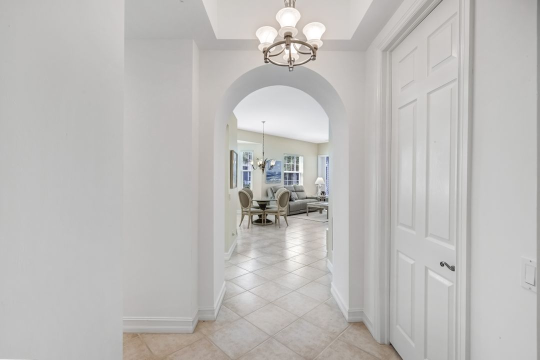 820 Bentwater Cir #101, Naples, FL 34108