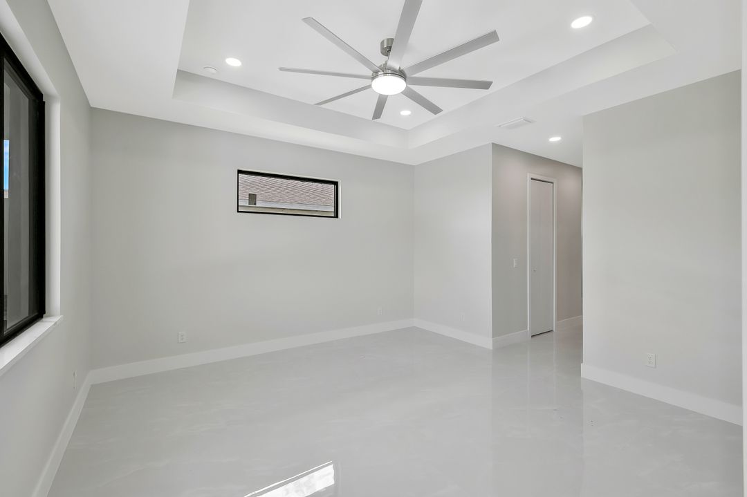 909 SW 11th Ct, Cape Coral, FL 33991