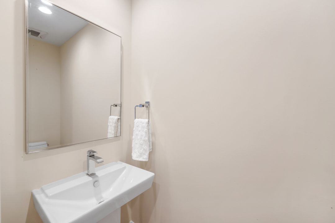 1135 3rd Ave S #518, Naples, FL 34102