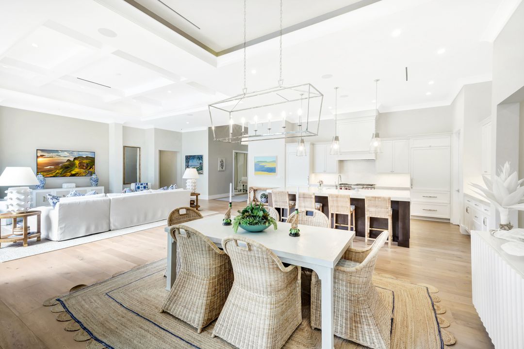 680 Wedge Dr, Naples, FL 34103