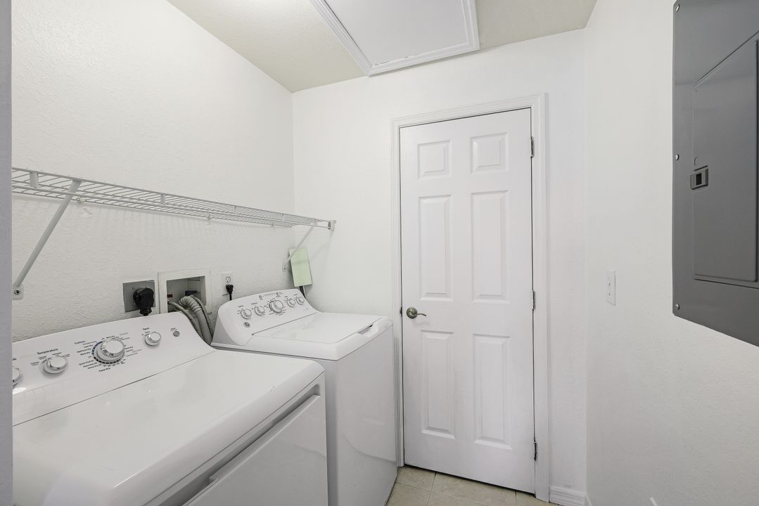 3752 Santa Barbara Blvd #202, Cape Coral, FL 33914