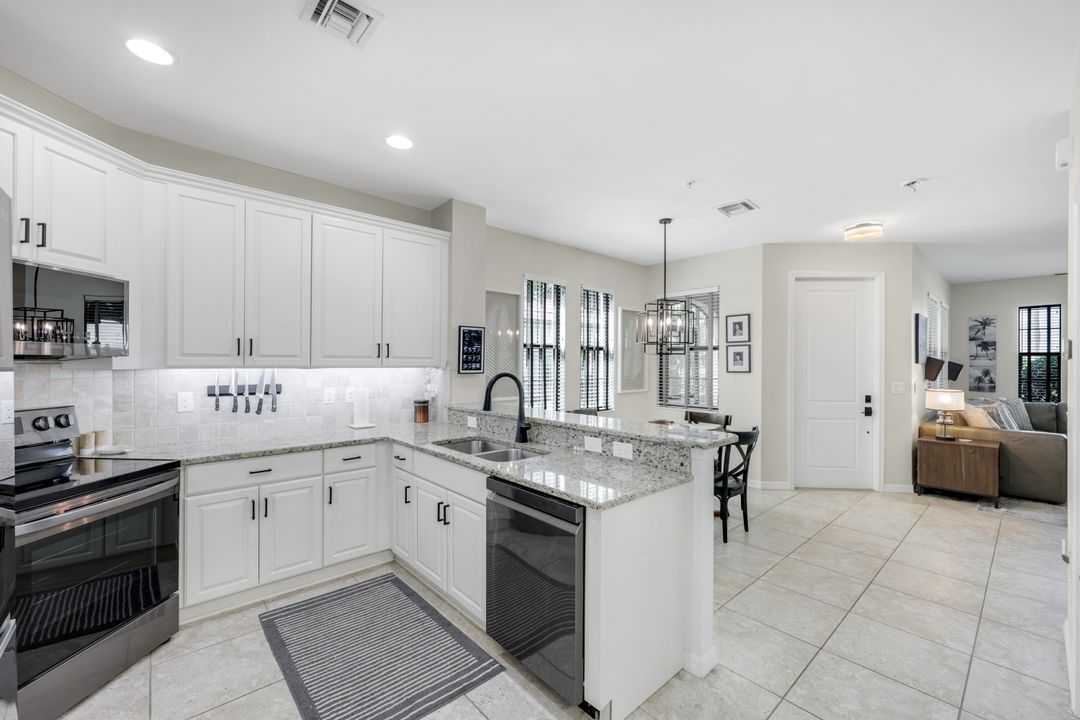 1399 Santiago Cir #1103, Naples, FL 34113