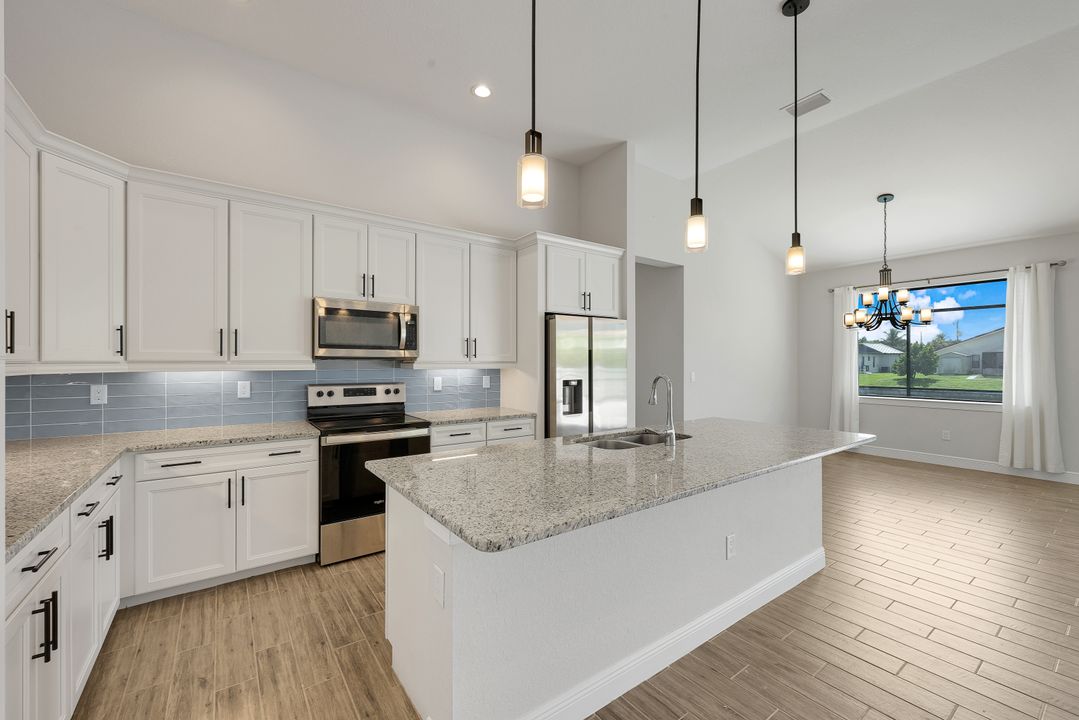2126 NE 2nd St, Cape Coral, FL 33909