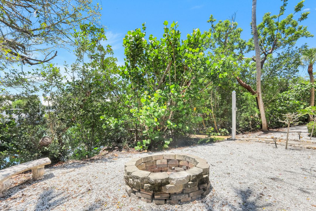 513 Lighthouse Way, Sanibel, FL 33957