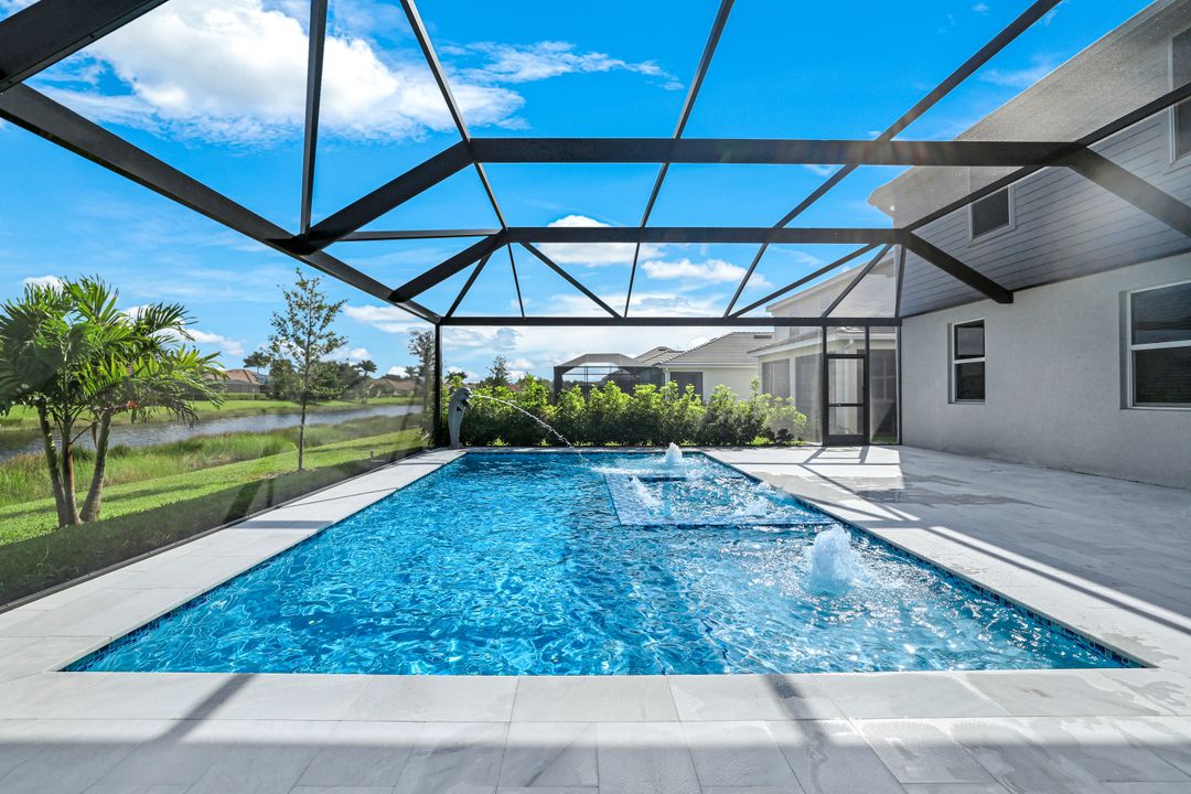 2253 Avocado Ln, Naples, FL 34120