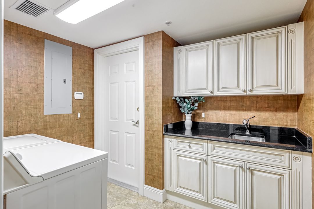 3164 Serena Ln #101, Naples, FL 34114
