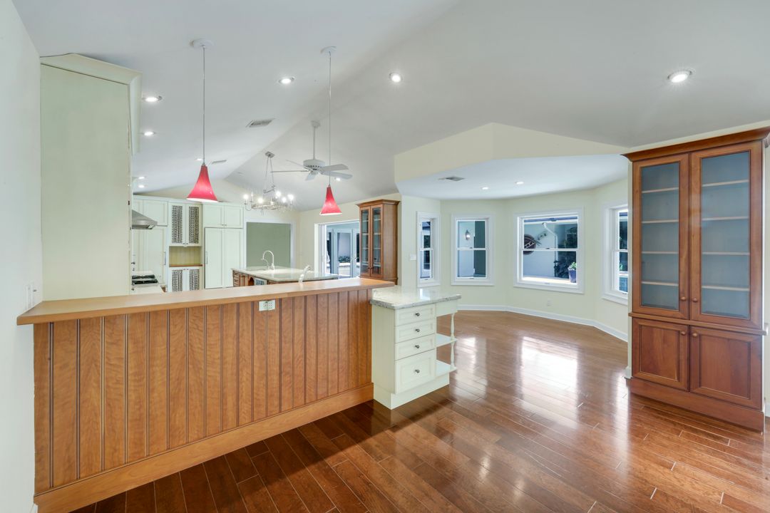 675 Murex Dr, Naples, FL 34102