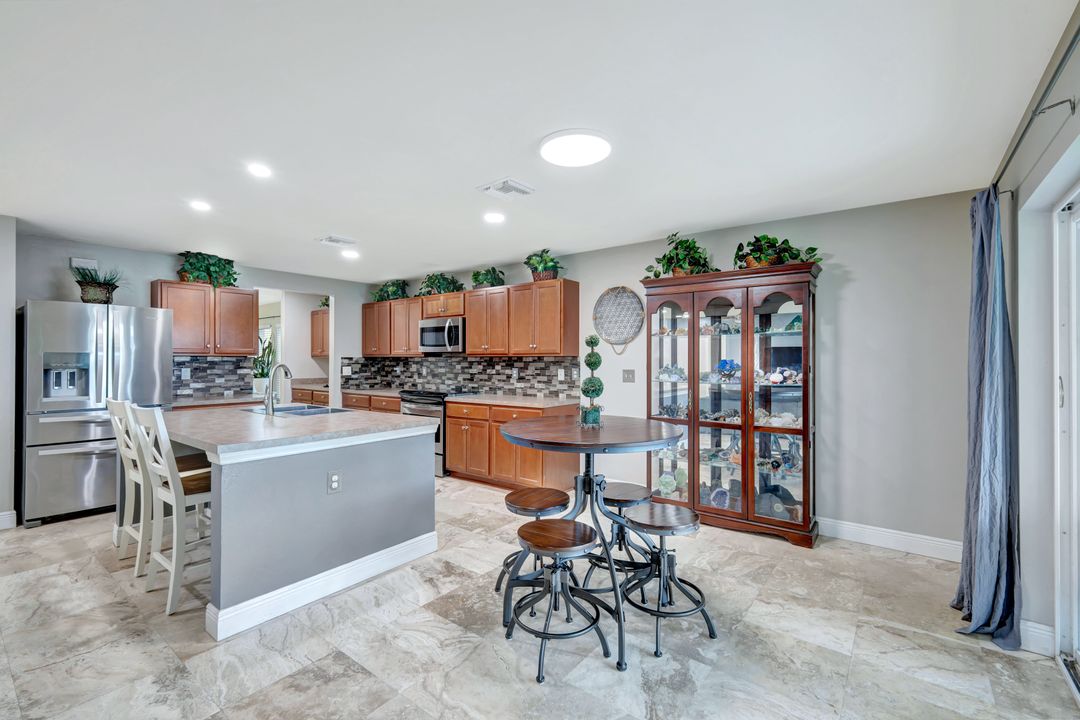 10337 Canal Brook Ln, Lehigh Acres, FL 33936