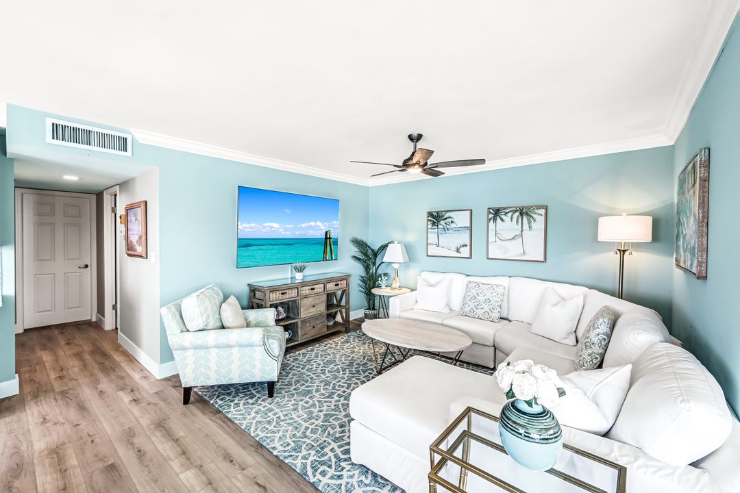 333 Harbour Dr #201, Naples, FL 34103