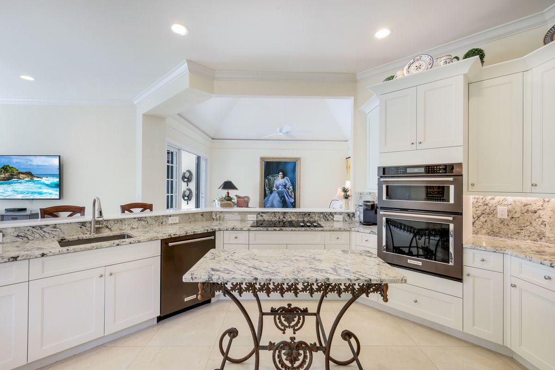 3687 Olde Cottage Ln, Bonita Springs, FL 34134