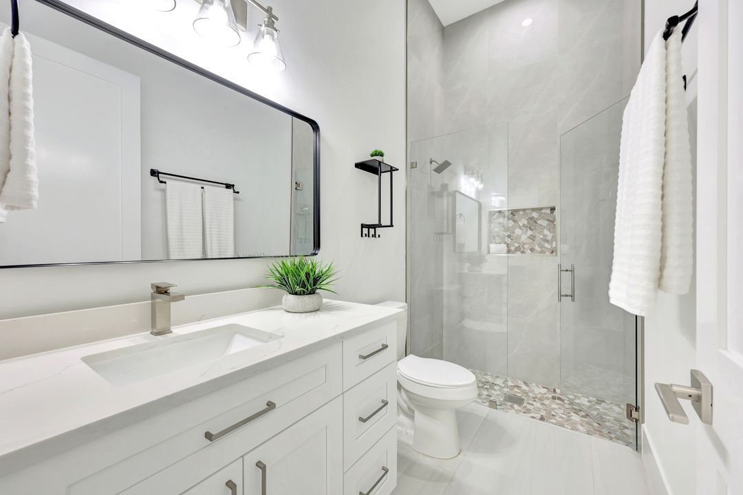570 94th Ave N, Naples, FL 34108