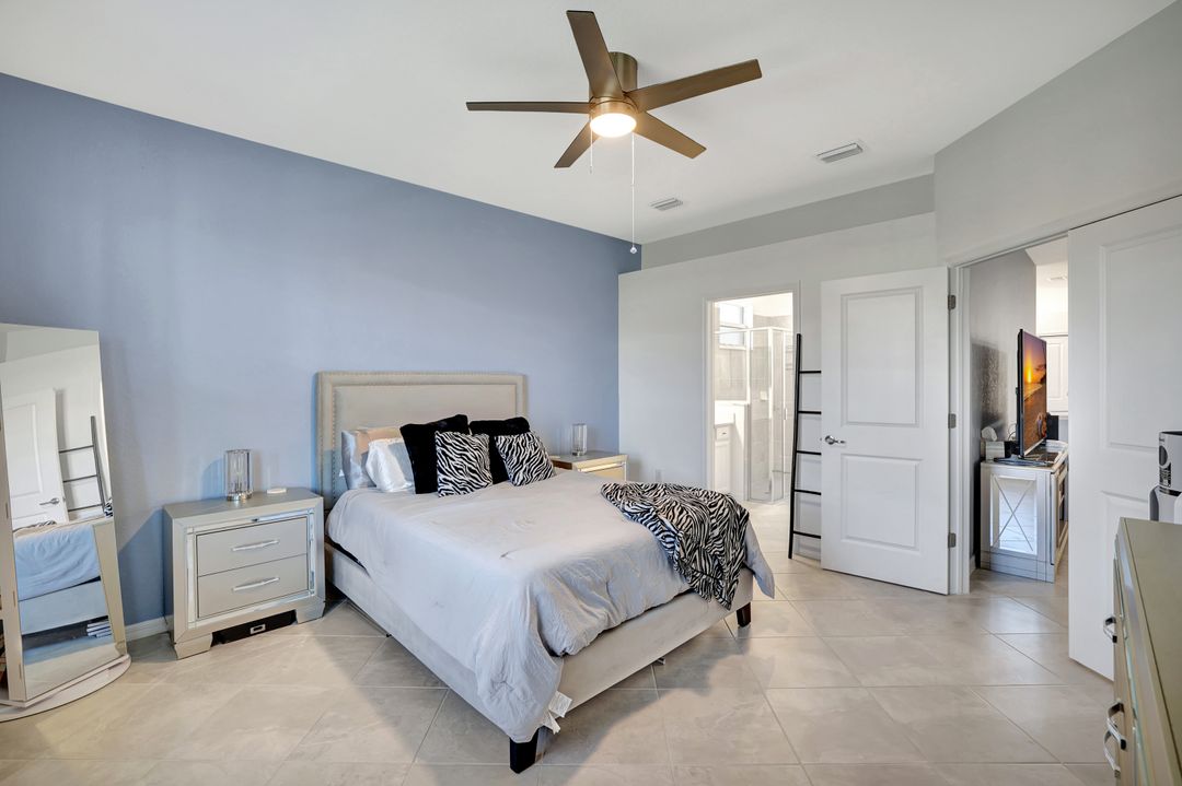 2567 Vine Ave, Naples, FL 34120