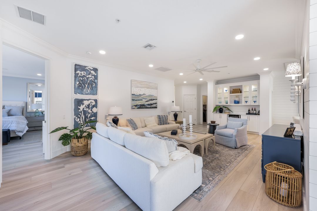 10450 Smoke House Bay Dr #201, Naples, FL 34120