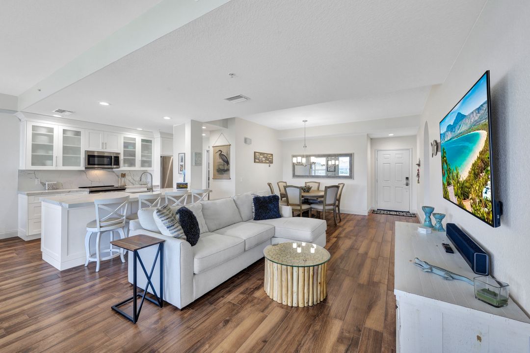 370 Stella Maris Dr N #2502, Naples, FL 34114