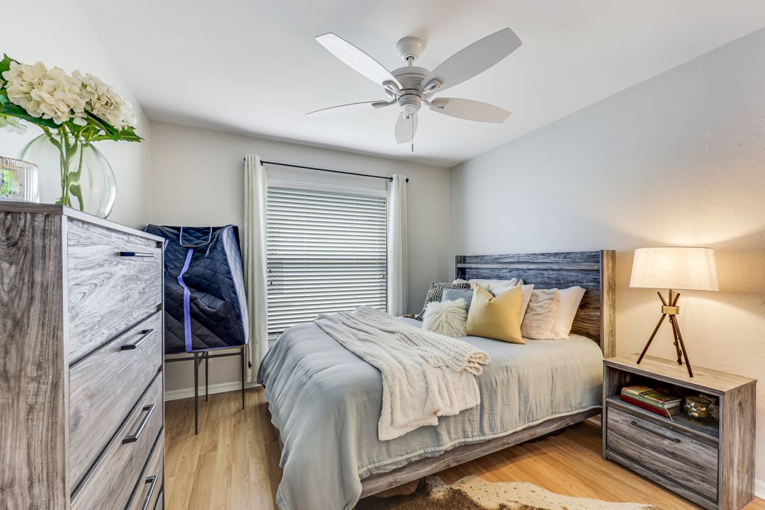156 Stanhope Cir, Naples, FL 34104