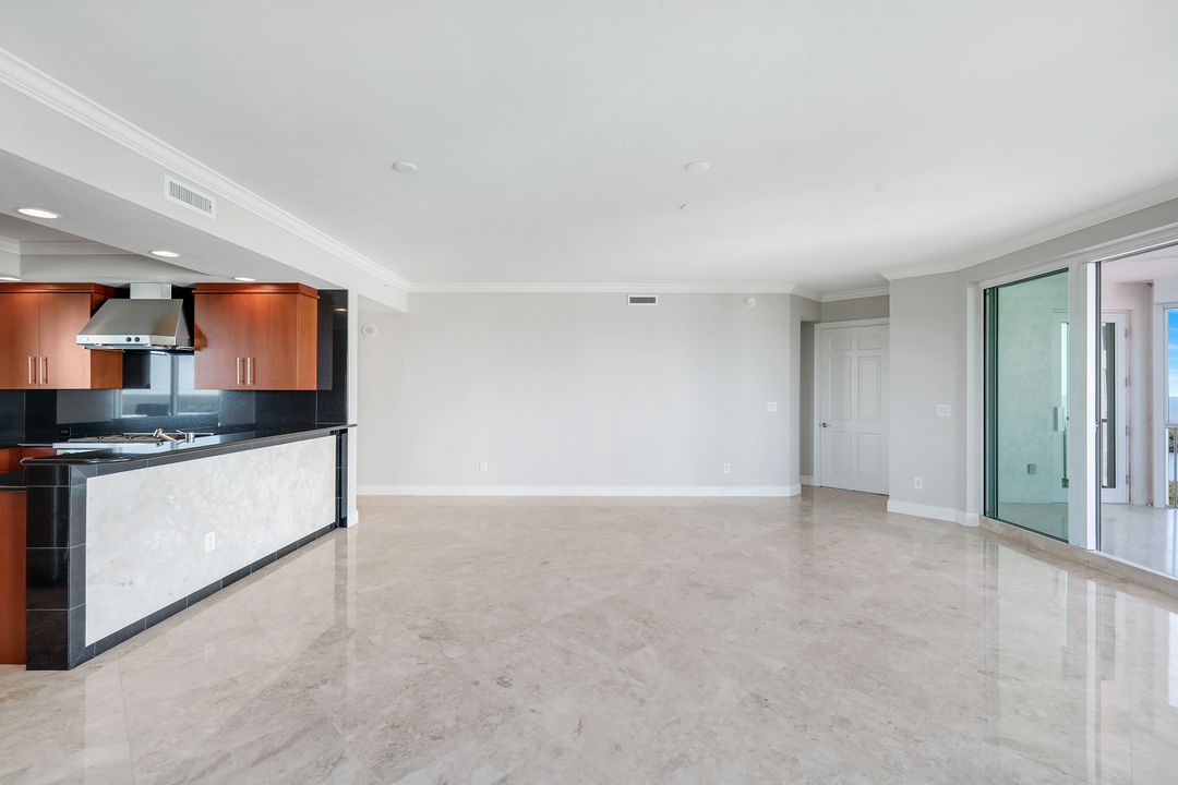 275 Indies Way #1606, Naples, FL 34110