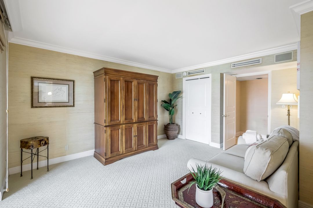 4451 Gulf Shore Blvd N #703, Naples, FL 34103