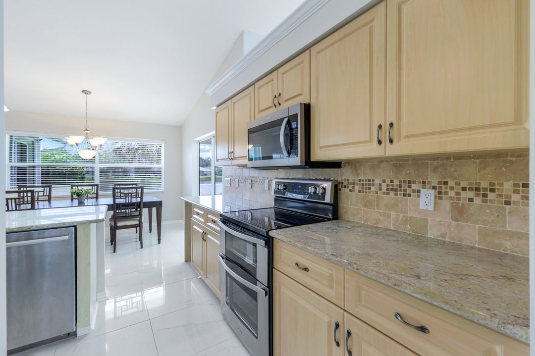 7563 Woodland Bend Cir, Fort Myers, FL 33912