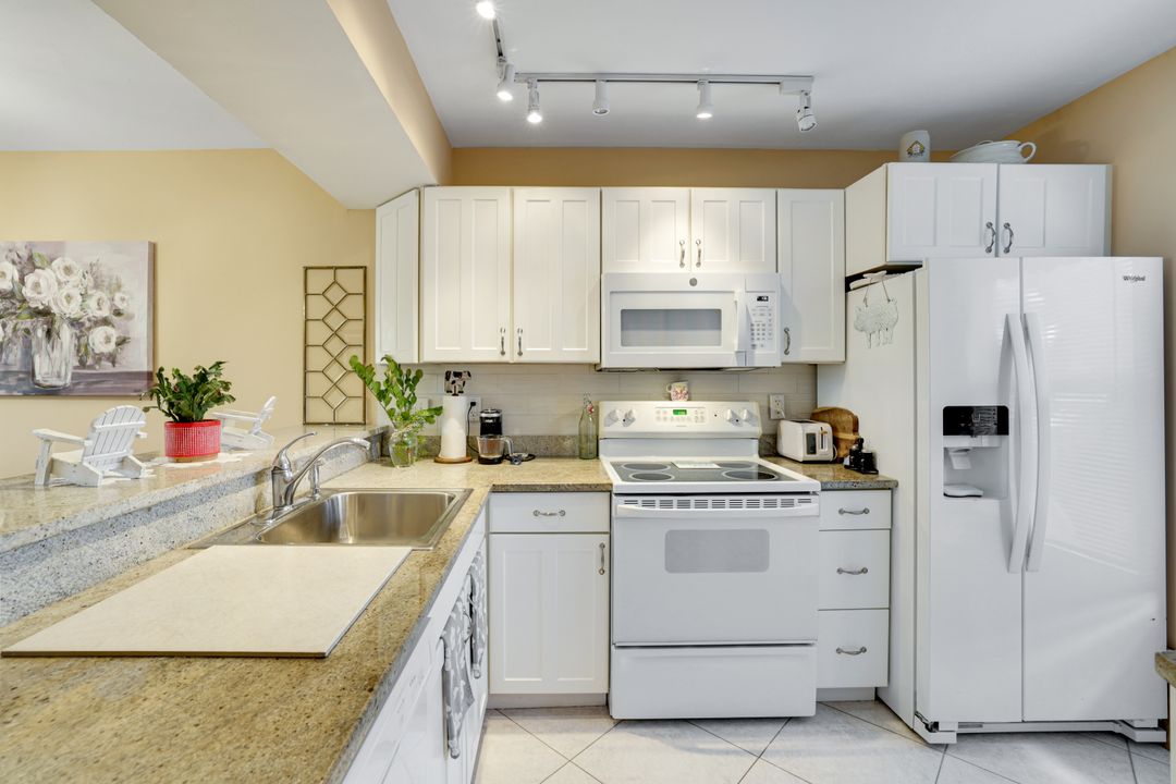 1335 Mainsail Dr #1304, Naples, FL 34114