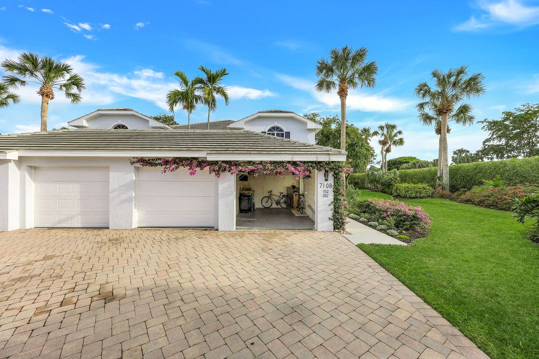 7108 Barrington Cir #2-102, Naples, FL 34108
