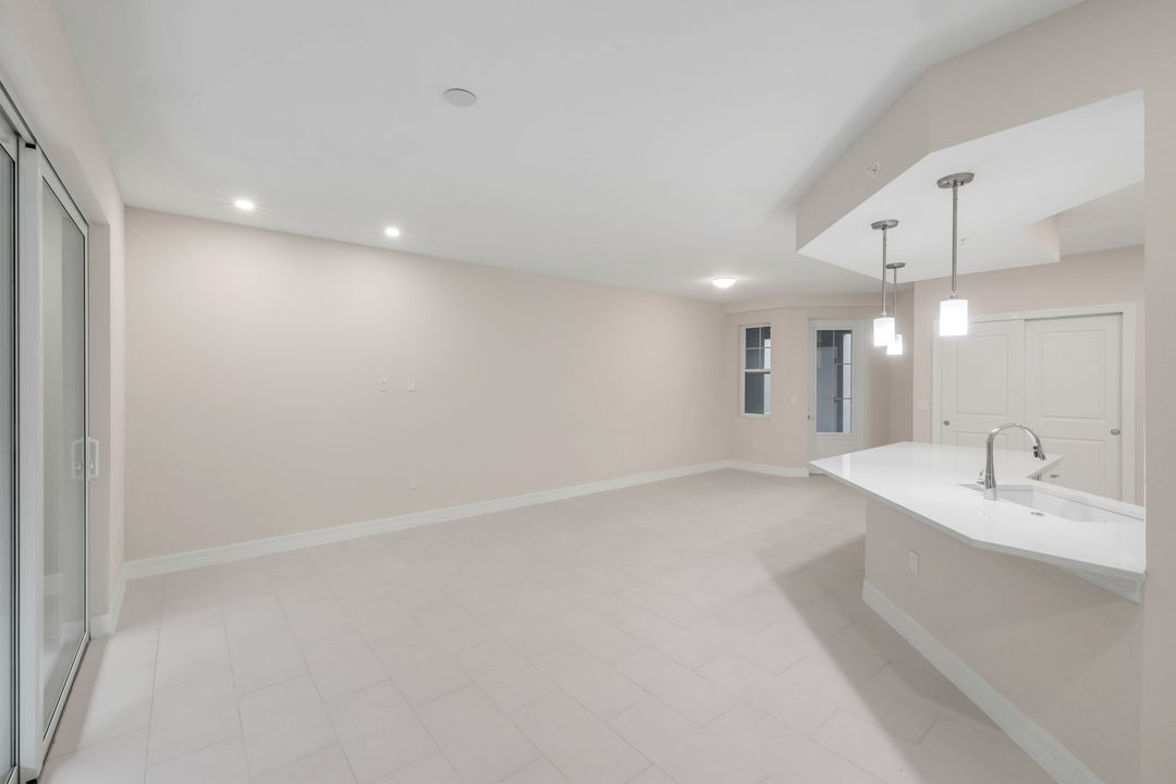280 Antilles Wy E #101, Naples, FL 34112